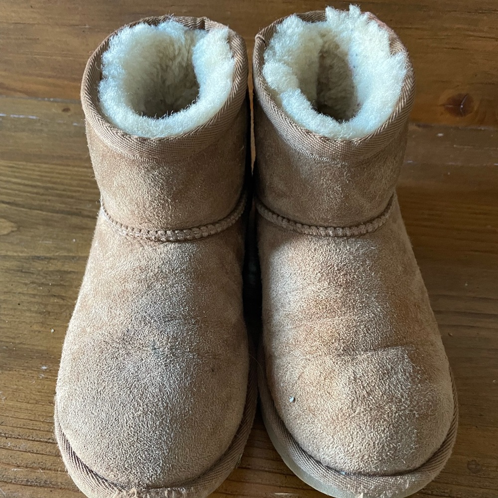 ⭐️ Girls Uggs size 1 🥾 ⭐️